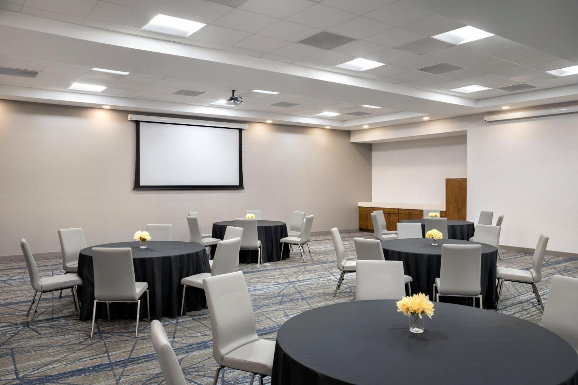 Holiday Inn Express Richmond By Ihg Exterior foto