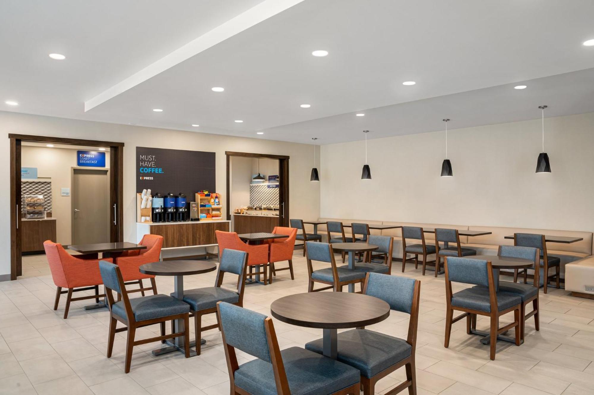 Holiday Inn Express Richmond By Ihg Exterior foto