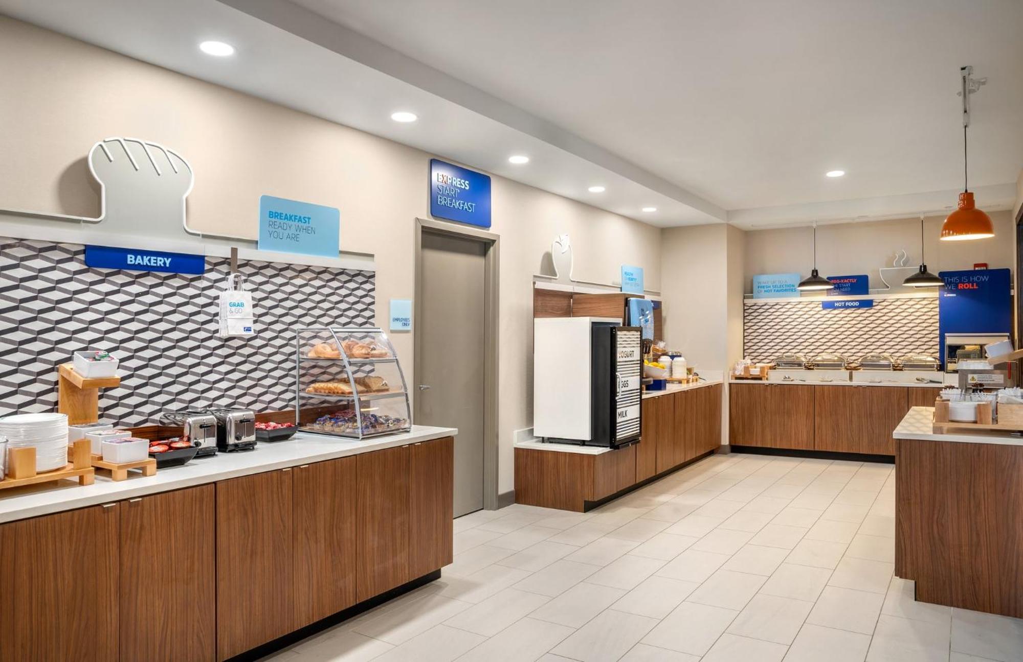Holiday Inn Express Richmond By Ihg Exterior foto