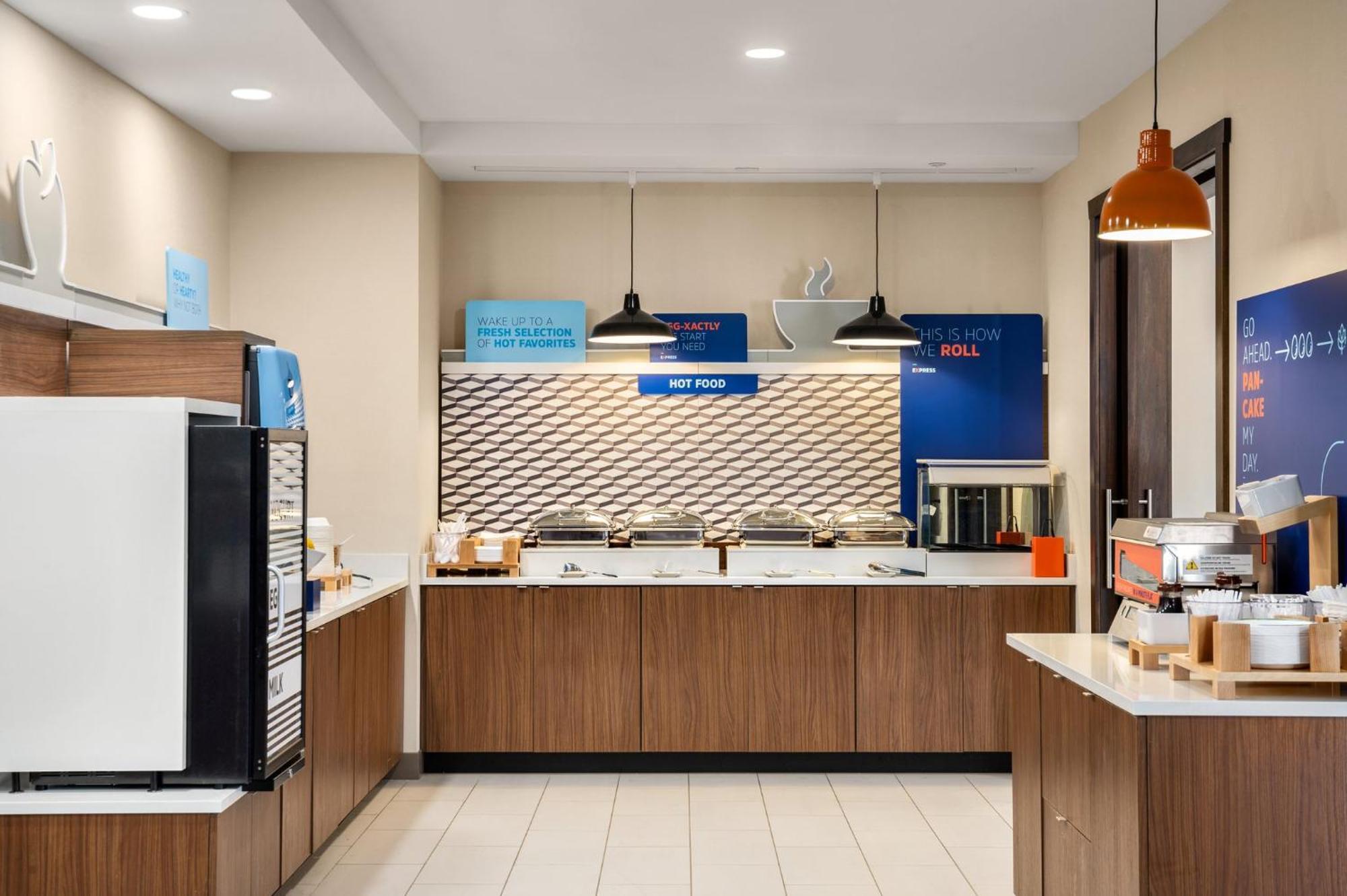 Holiday Inn Express Richmond By Ihg Exterior foto