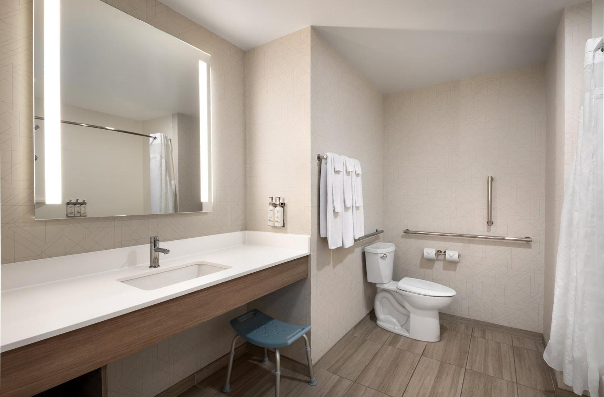 Holiday Inn Express Richmond By Ihg Exterior foto